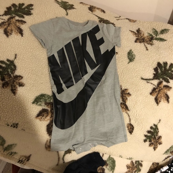 NWOT baby clothes lot newborn -9months - Picture 9 of 12